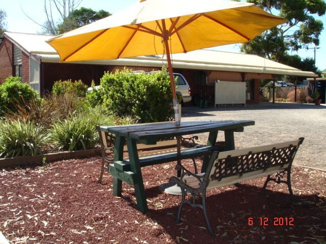 Tooleybuc Country Roads Motor Inn エクステリア 写真