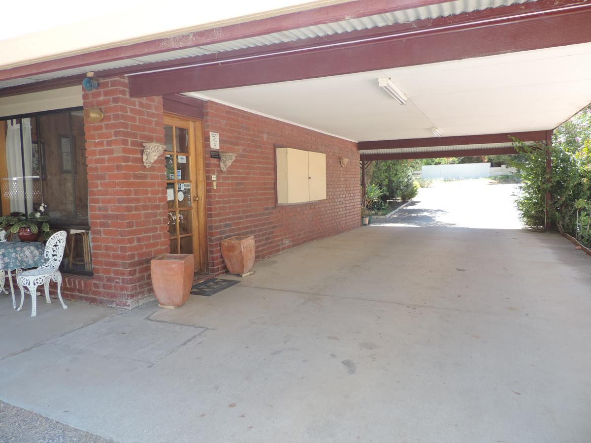 Tooleybuc Country Roads Motor Inn エクステリア 写真